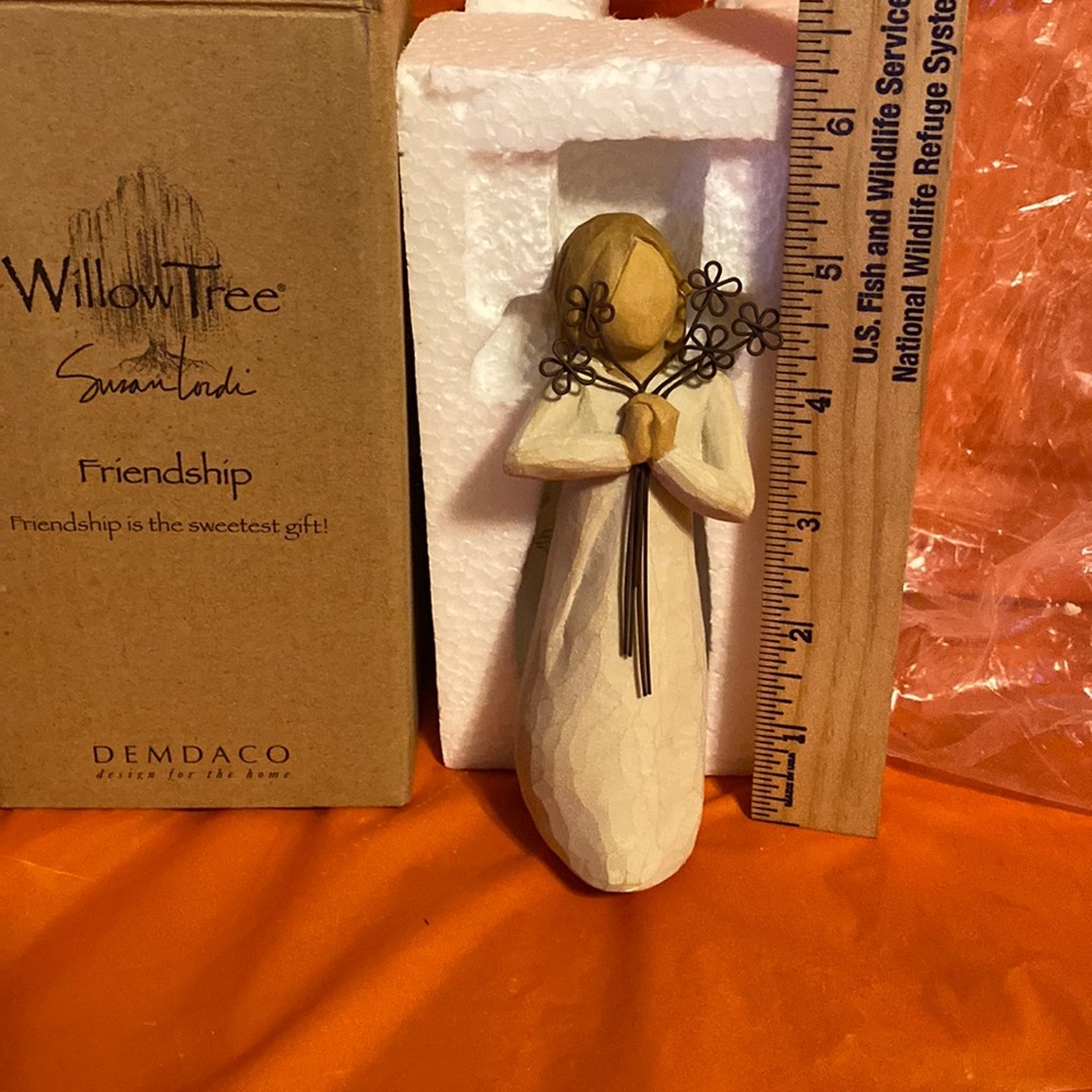 Figurine by Willow Tree, Friendship